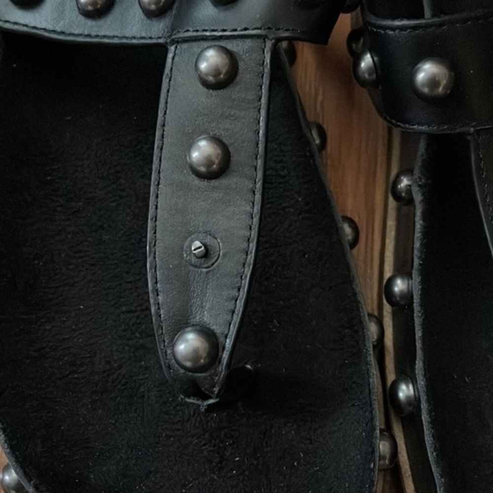 Kelsi Dagger Studded Slide Sandals. NEW - Picture 2 of 4